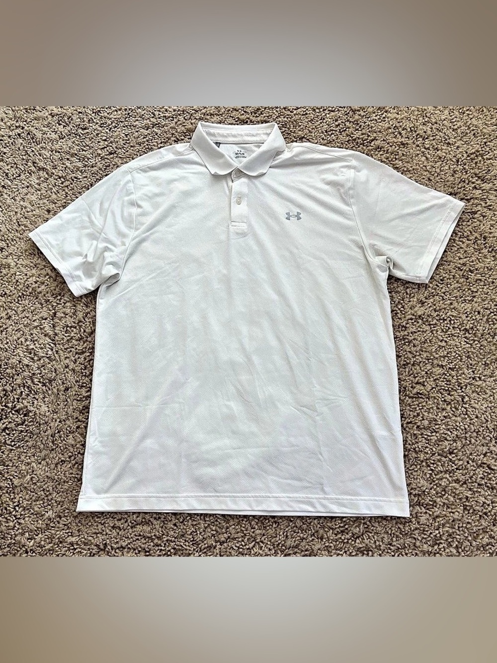 Men’s Under Armour White Athletic Short Sleeve Shirt - Large
